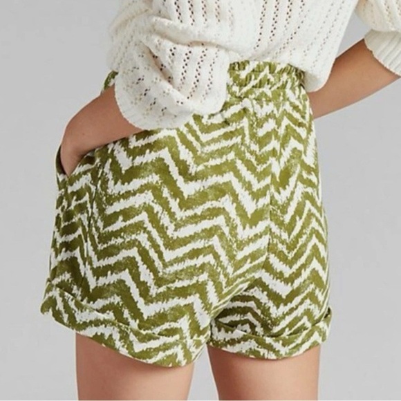 NWT Anthropologie Daily Practice Short Green White Chevron Size M - Picture 2 of 6